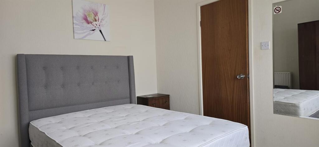 Main image of property: EN-SUITE ROOM TO RENT, ALL BILLS INCLUDED