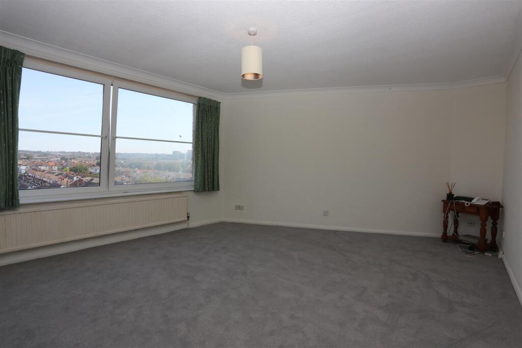 Apartment in Hove, Brighton and Hove - View 2