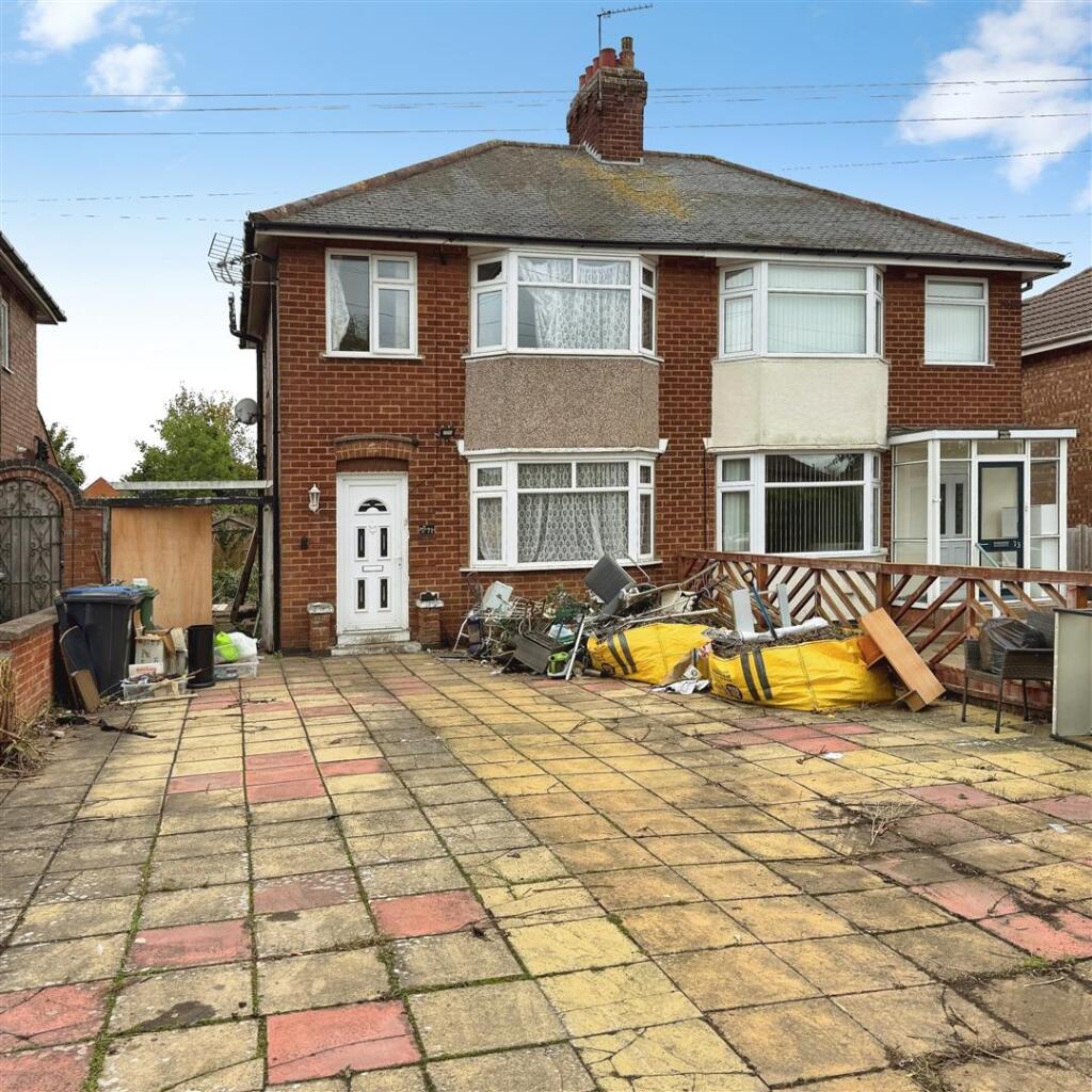 3-bed semi-detached on Townsend Lane, Long Lawford, Rugby, £150,000