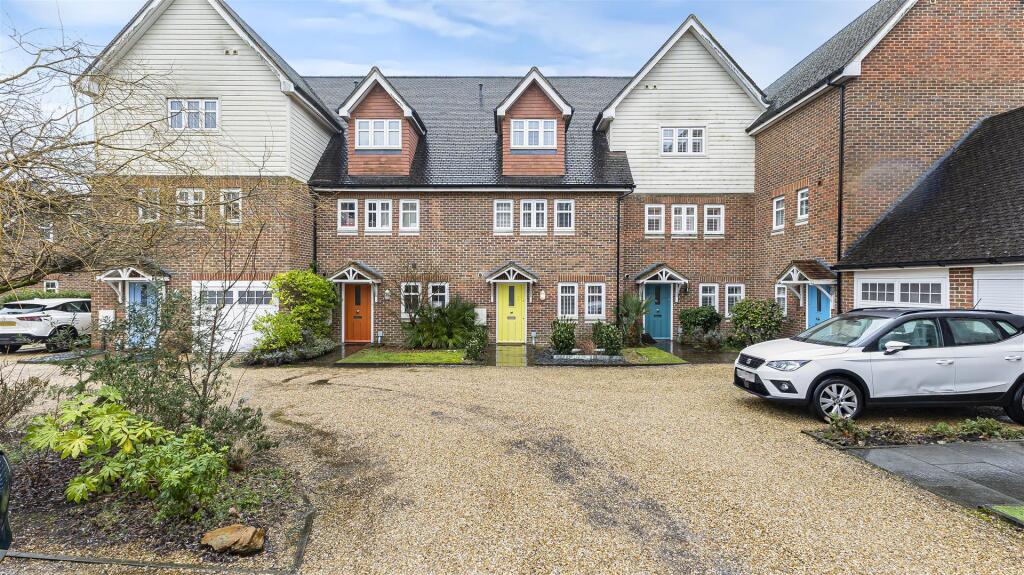Main image of property: Oakhurst Park Gardens, Hildenborough, Tonbridge