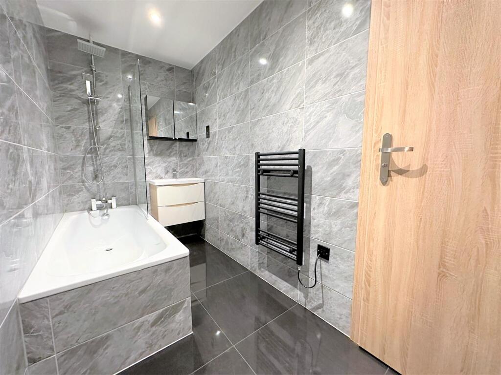 Apartment in Hull - View 3