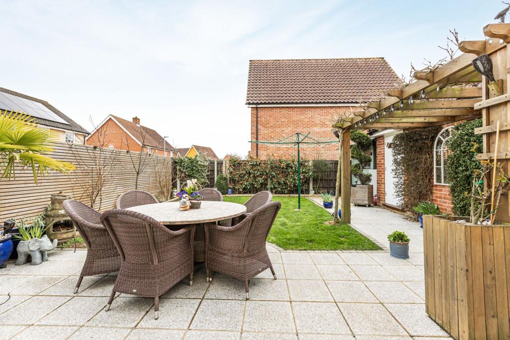 Modern Four Bedroom Home in Watton photo 3