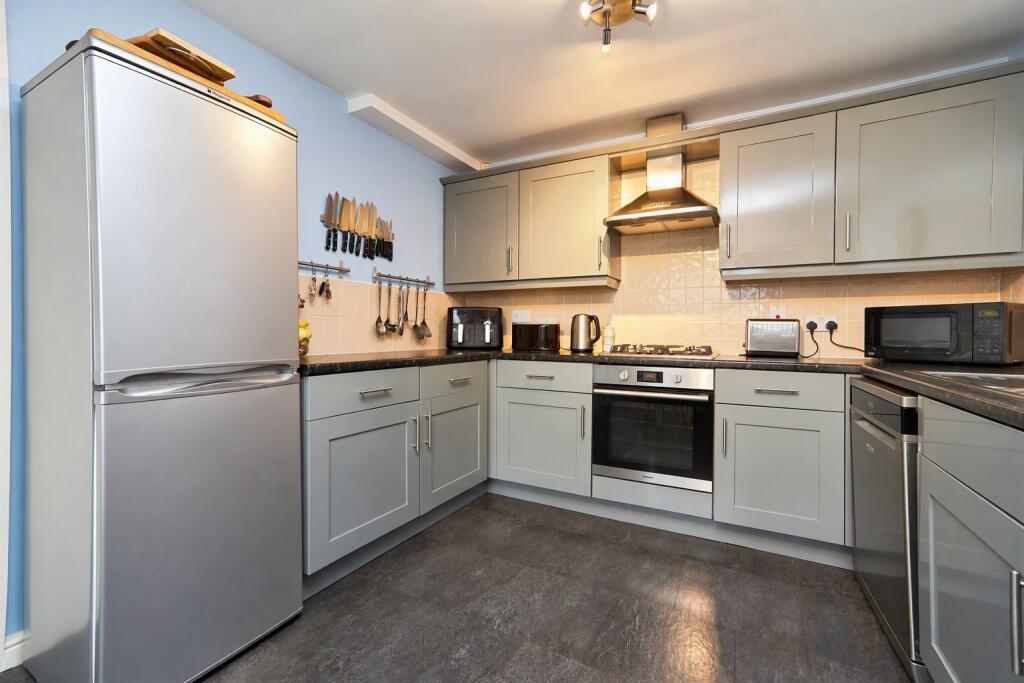 House in Leeds, Crimbles, Swinnow - View 3