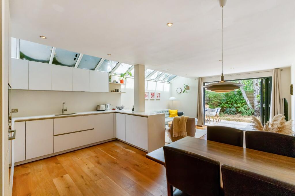 Apartment in London, Wandsworth - More