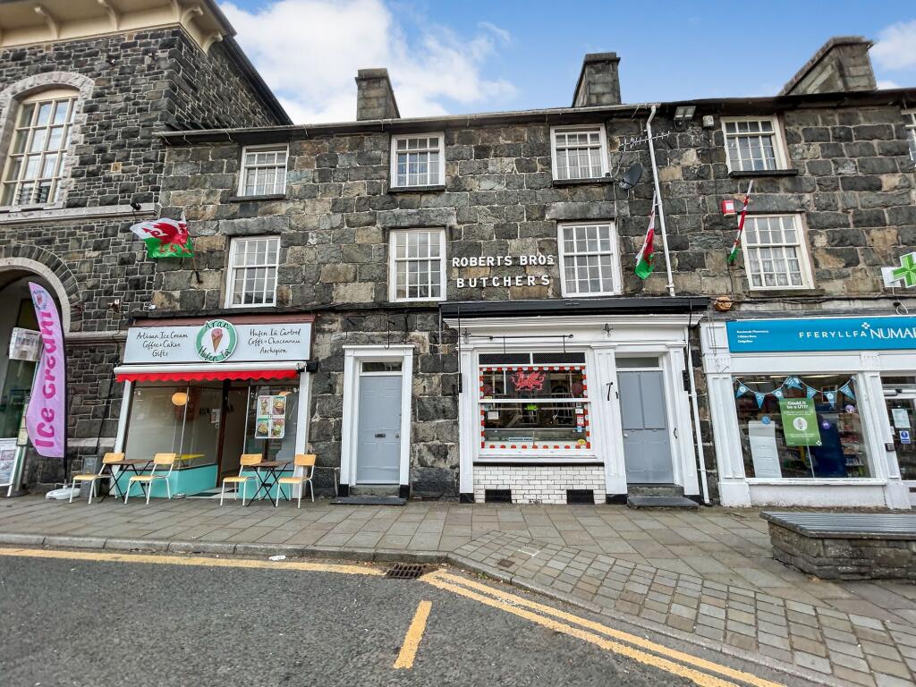 Main image of property: 1 & 2 Eldon Row, Eldon Square, Dolgellau