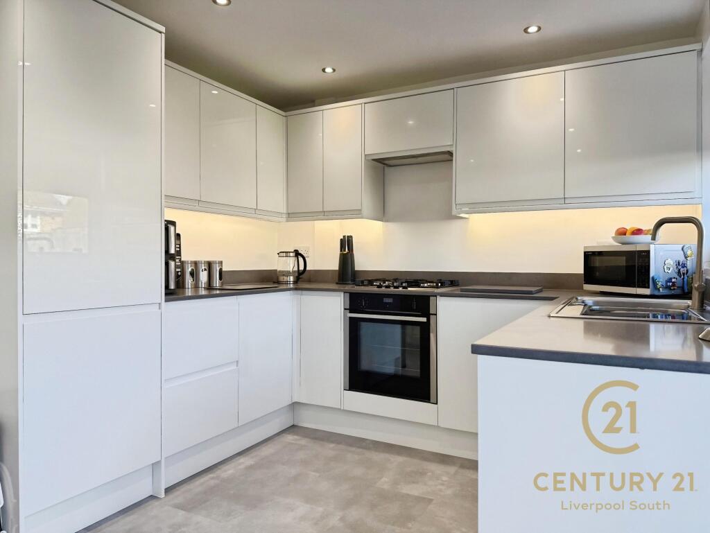 House in Knowsley, Halewood - More