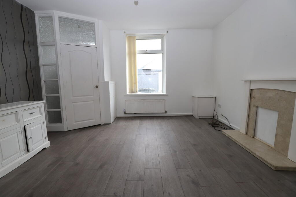 House in Oldham - View 4
