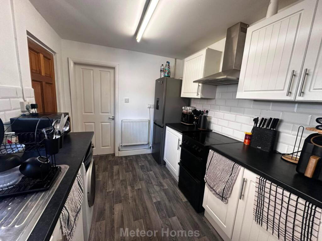 House in Grimsby, New Clee - More