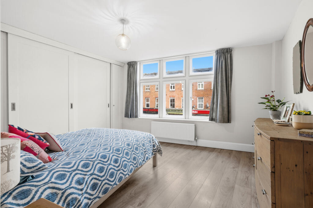 Apartment in Kingston upon Thames - View 5