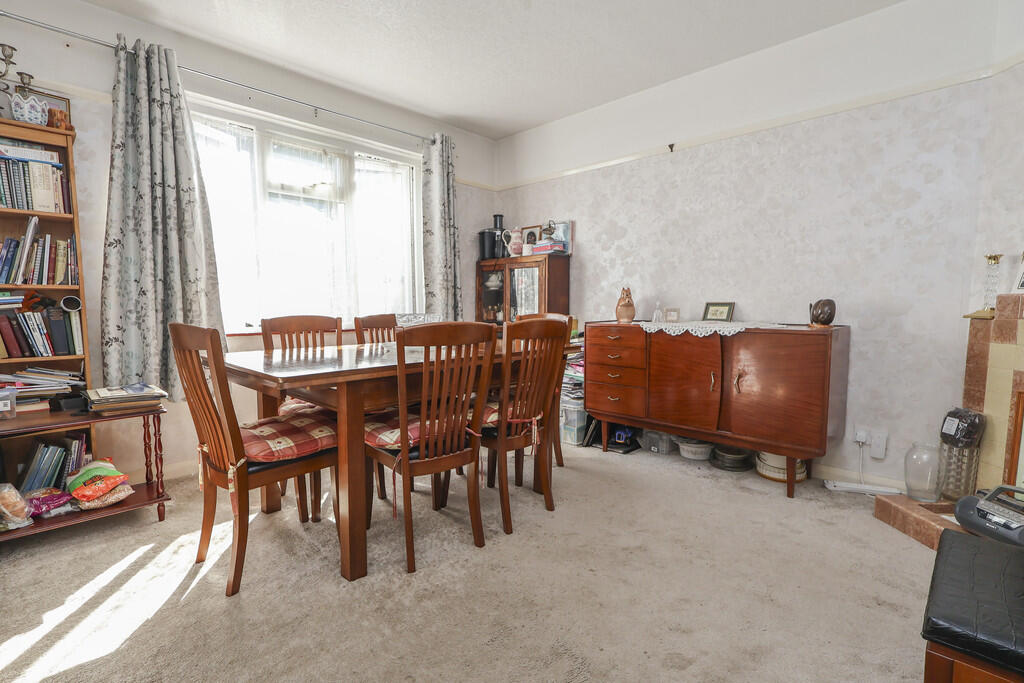 House in London, Tolworth - View 4