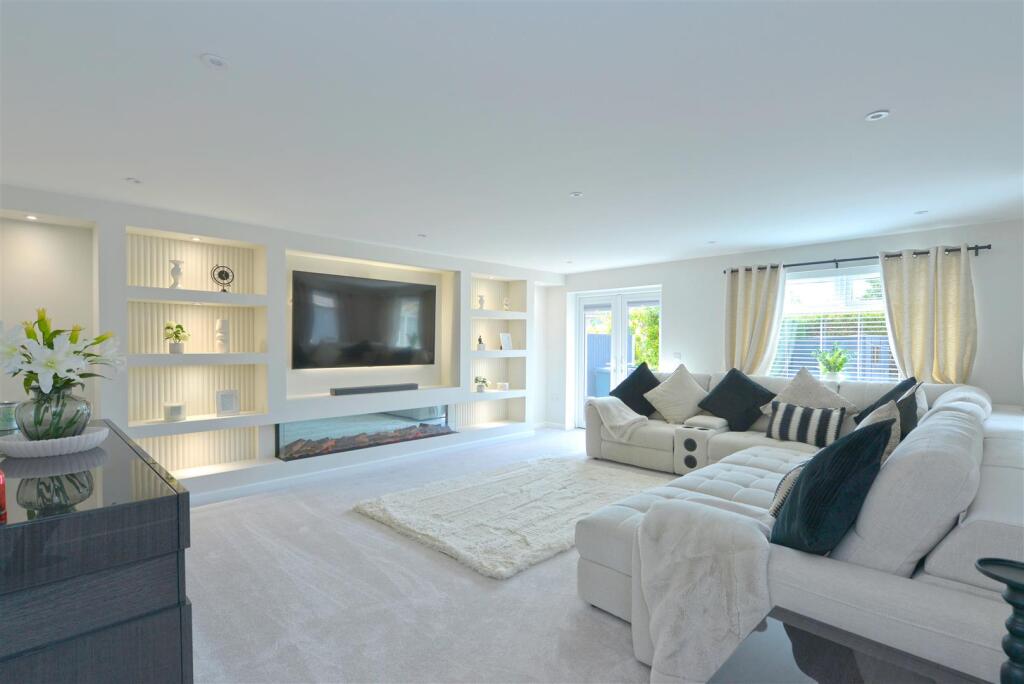 House in Shrewsbury, Sundorne Grove, Pimley - View 5