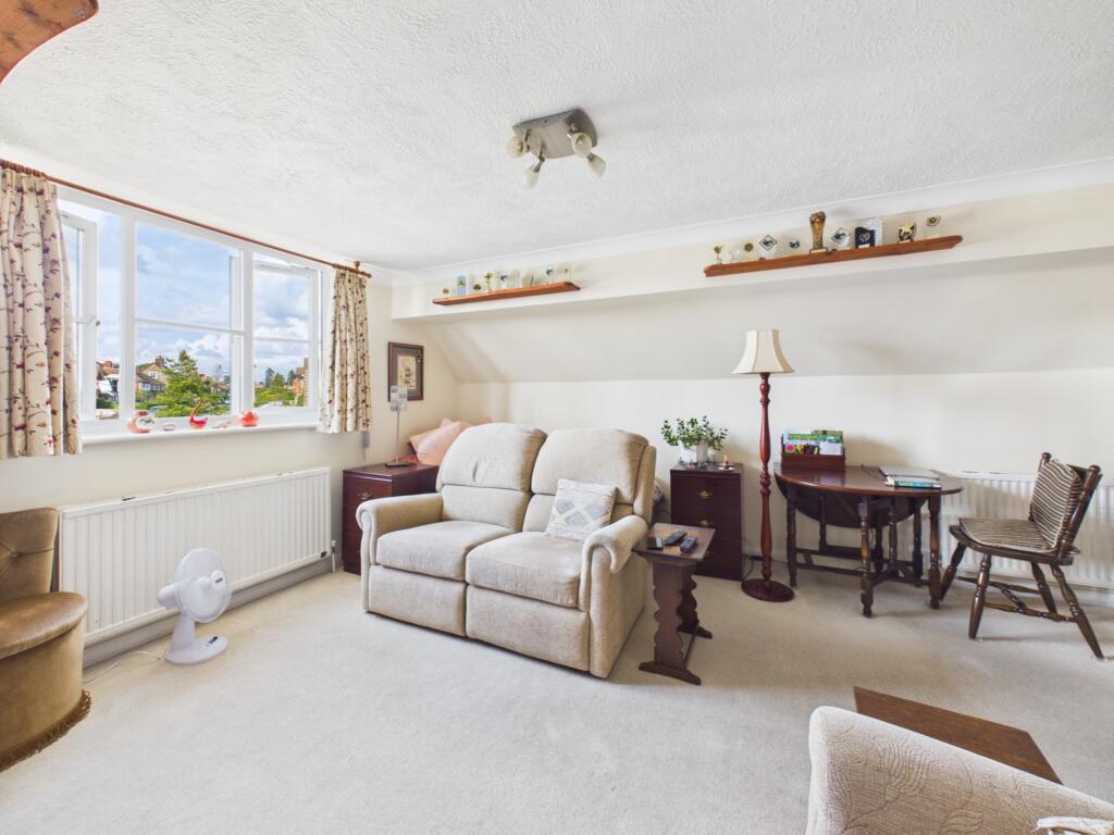 Apartment in Redhill - View 3