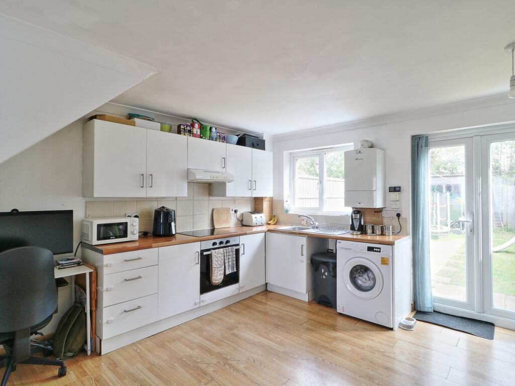Pembroke Avenue, Eynesbury, St Neots, PE19 photo 4