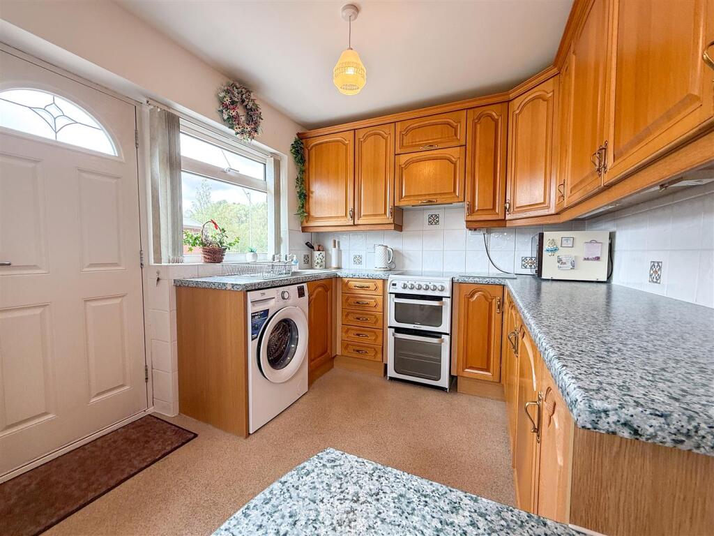 House in Stoke-on-Trent - View 4