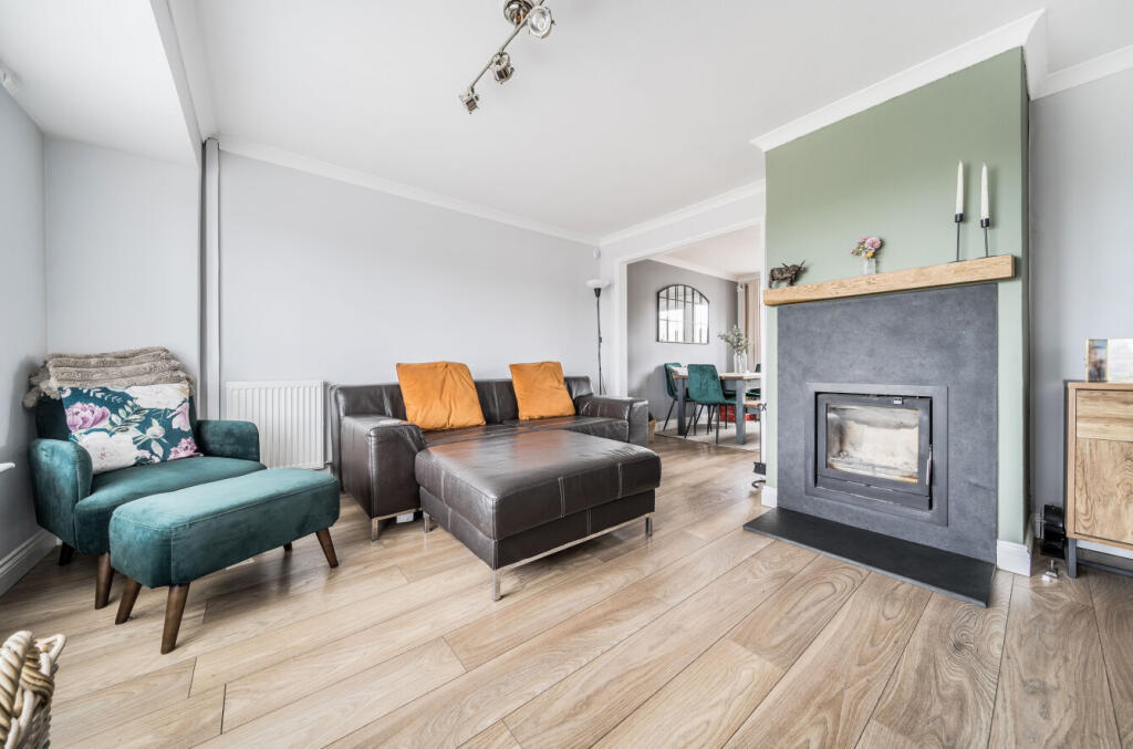 Castleview Road, Chiseldon, Swindon, SN4 photo 4