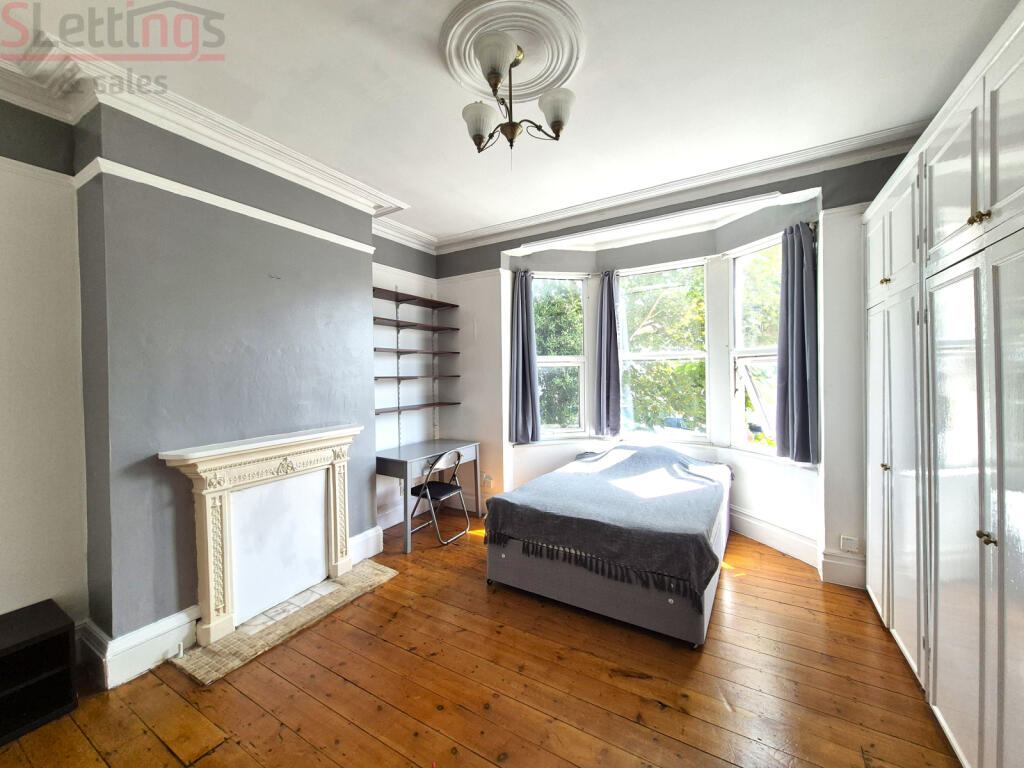 Main image of property: Hendon, NW4 3RU