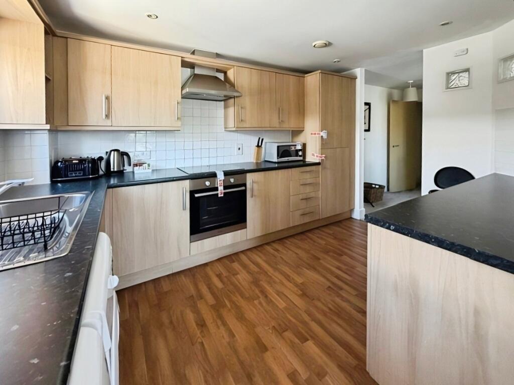 Apartment in Windsor - View 4