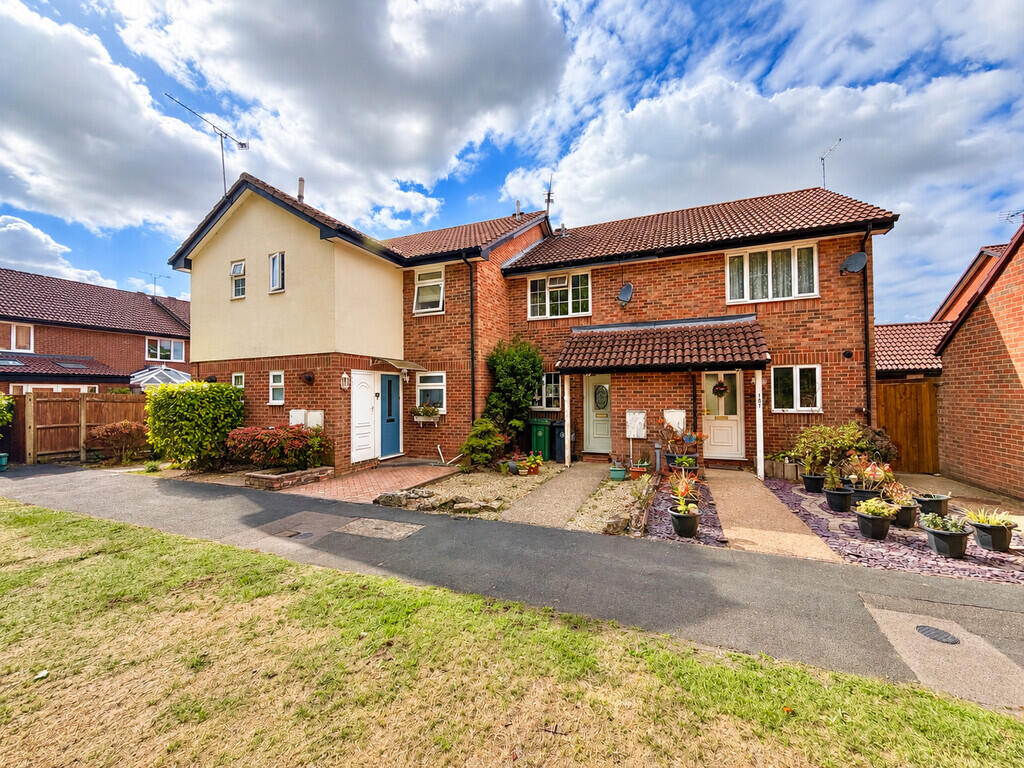 2-bed terraced on Cheylesmore Drive, Frimley, Camberley, Surrey, £325,000