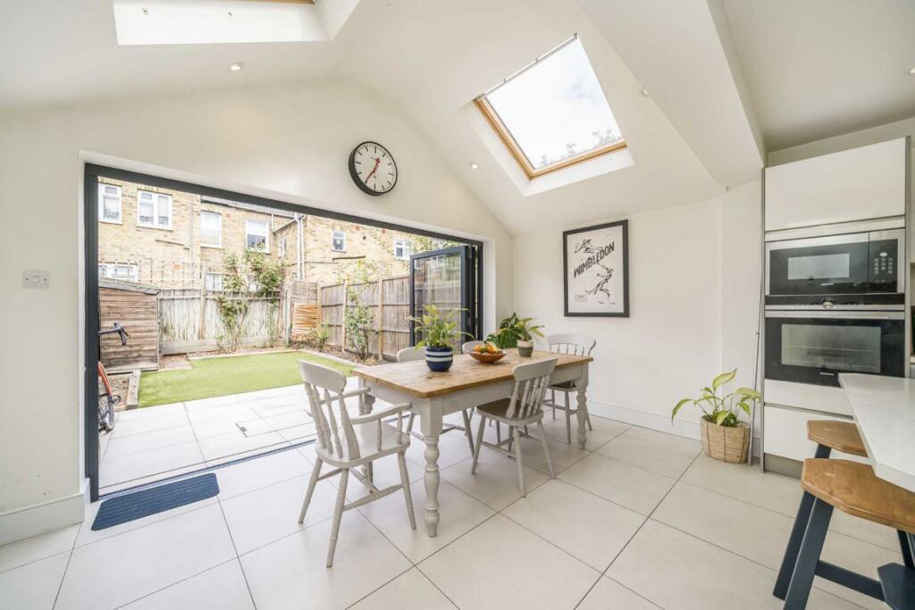 House in London - View 5