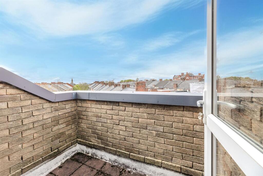 Apartment in Newcastle upon Tyne, Tyne and Wear - View 3