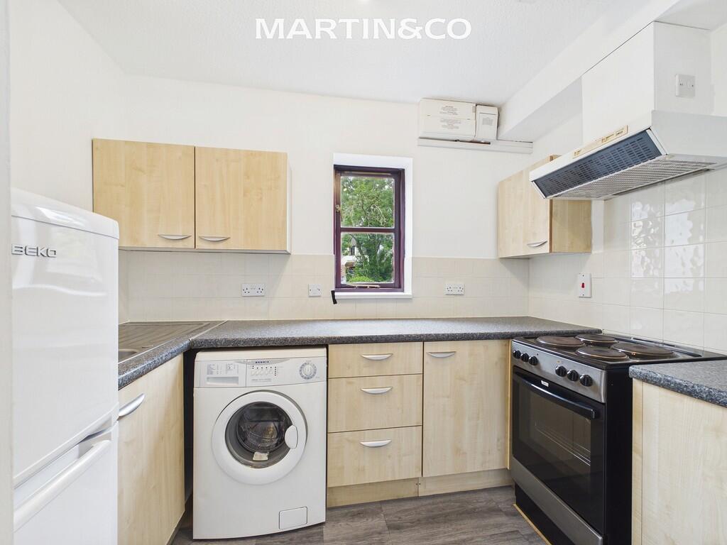 House in Wokingham, Emmbrook - View 3