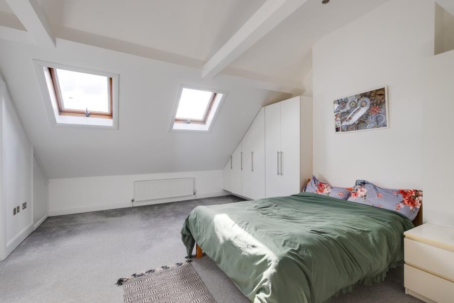 Apartment in London - More