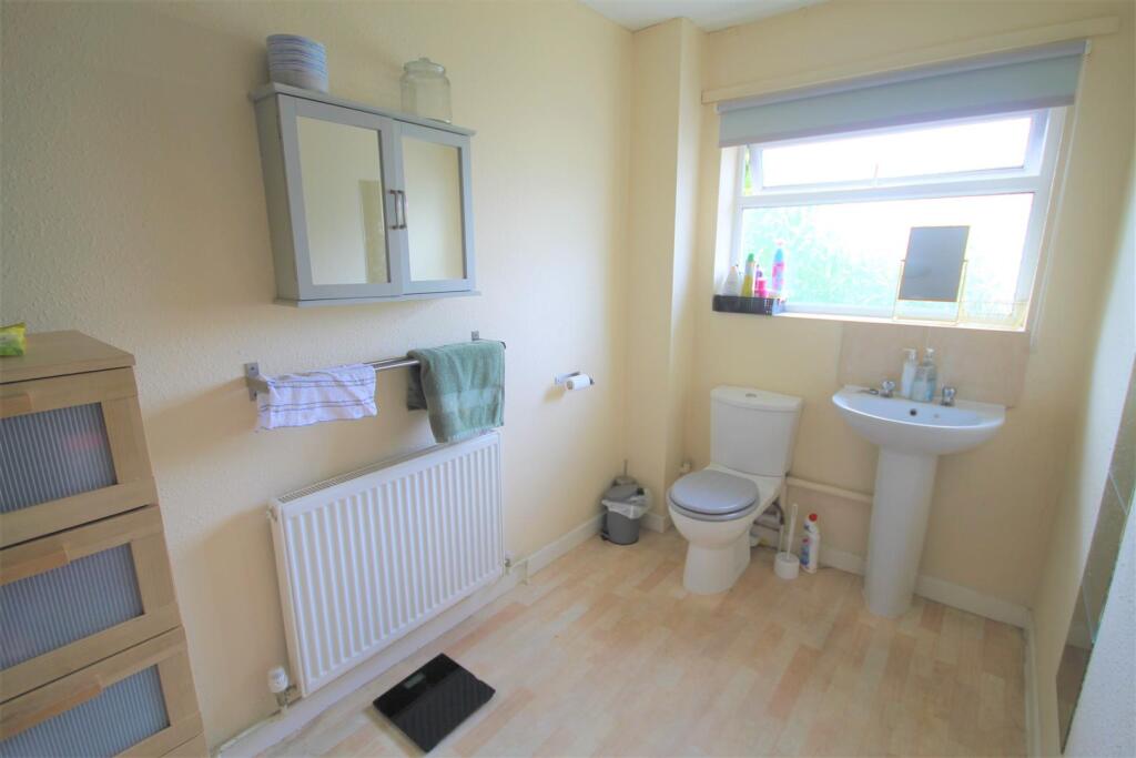 5 bedroom semi-detached house for rent