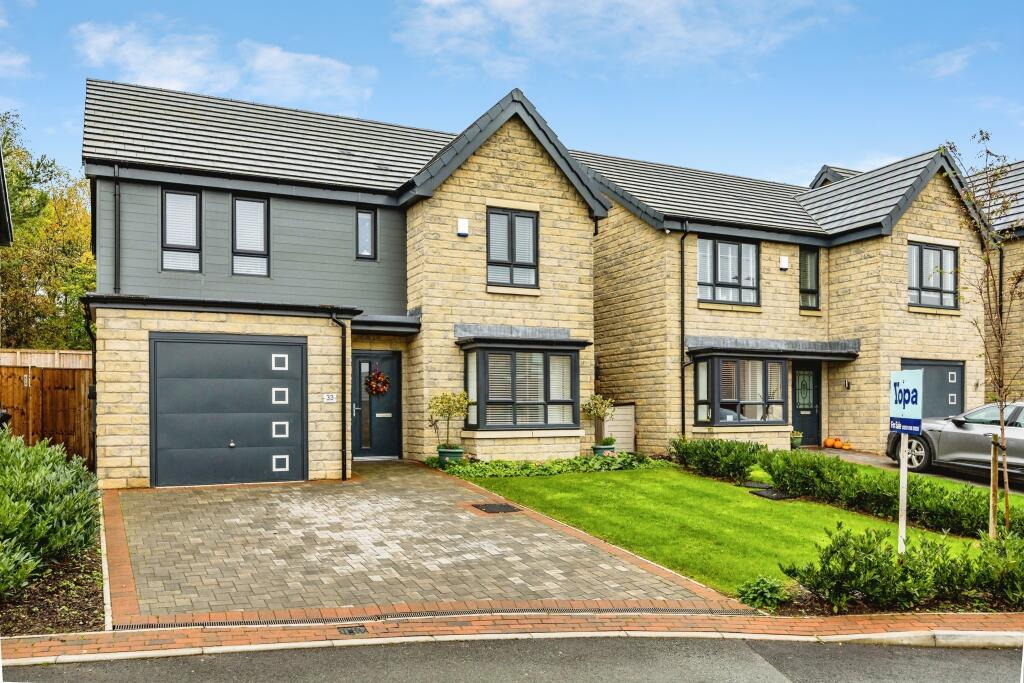 4-bed detached on Manor Close, Huddersfield, HD2, £425,000