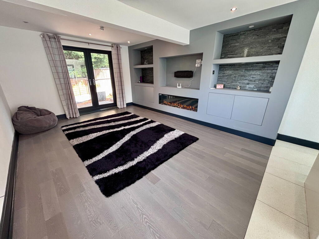 House in Swadlincote, Church Gresley - View 4