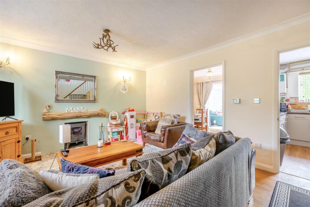 Meades Close, Marden, Tonbridge photo 3