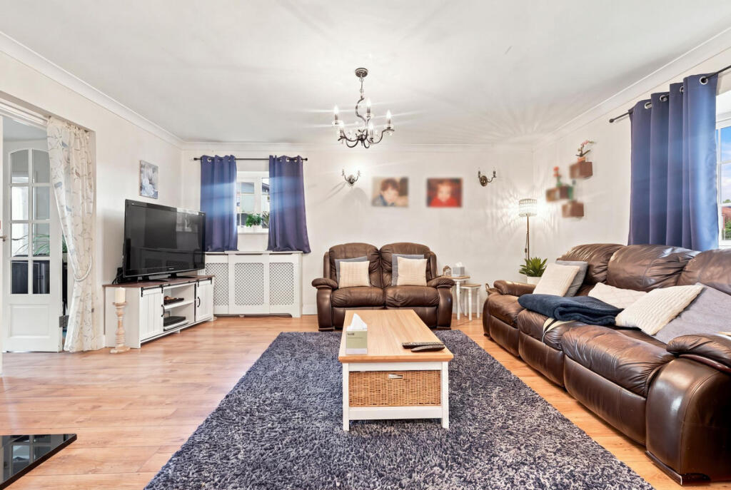 House in Rochford, Rayleigh - View 2