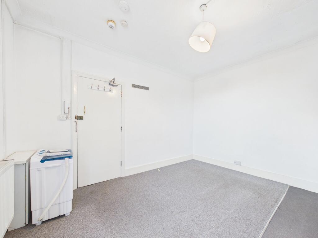 Apartment in Worthing, Broadwater - View 2