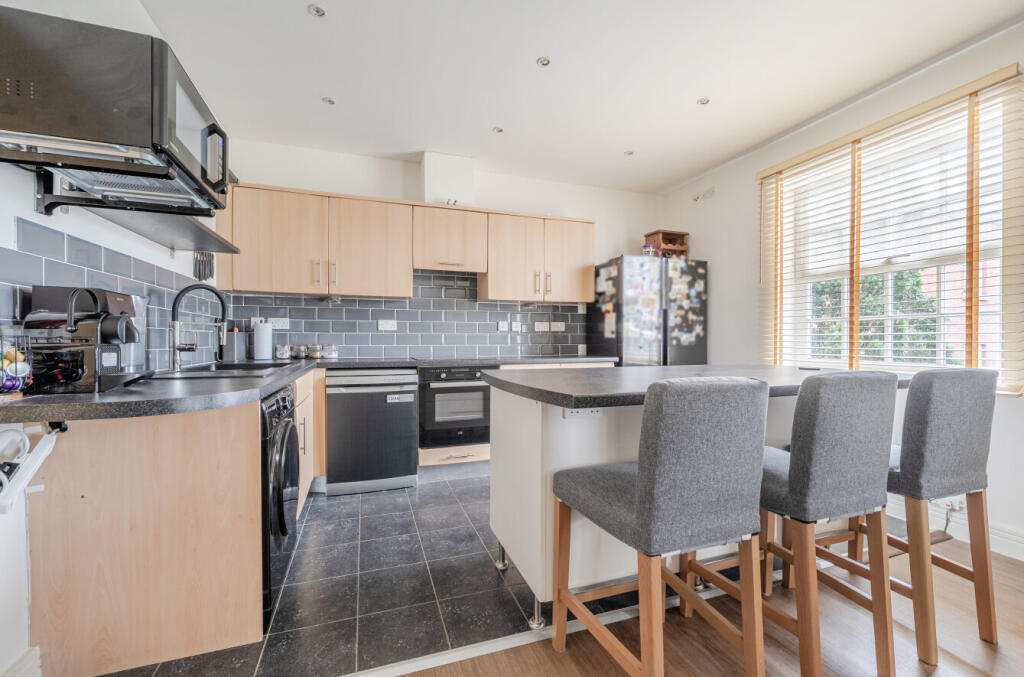 Apartment in Winchester, Wickham - View 5