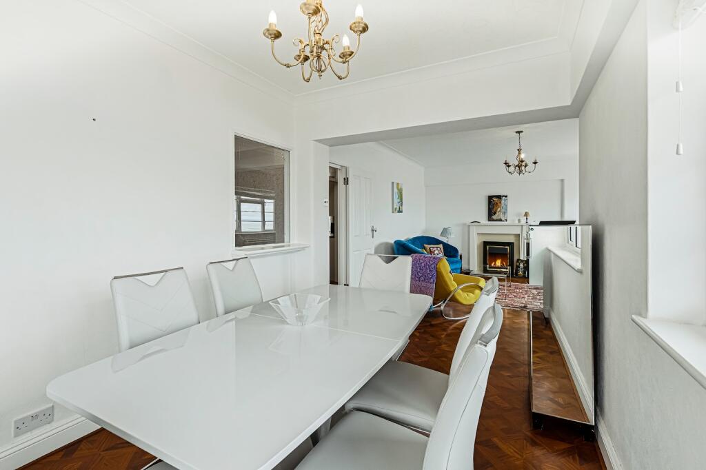 Apartment in Southend-on-Sea, Essex - View 4