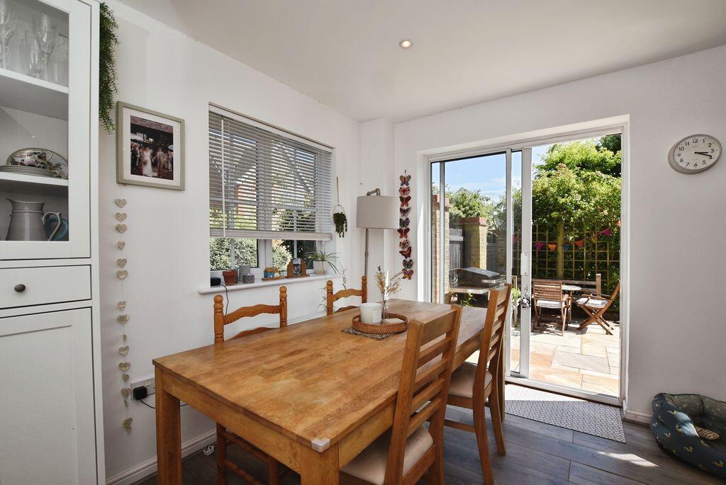 Lindford Road, Hampton Park                            ***VIDEO TOUR*** photo 4