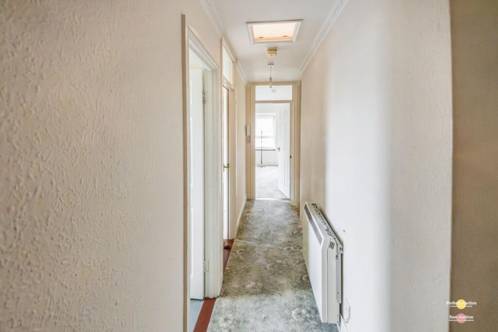 Flat 18 St. Peters Court, Market Place, Sidmouth, Devon, EX10 8AR photo 4