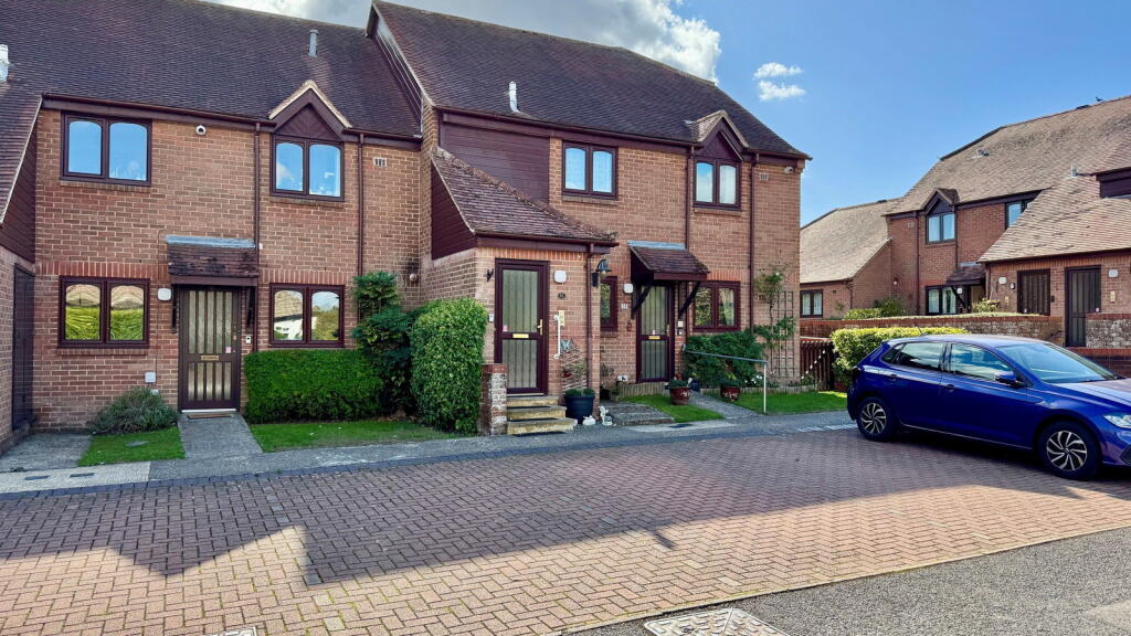 2-bed house on Marshalls Court, Speen, Newbury, RG14 1RY, £195,000