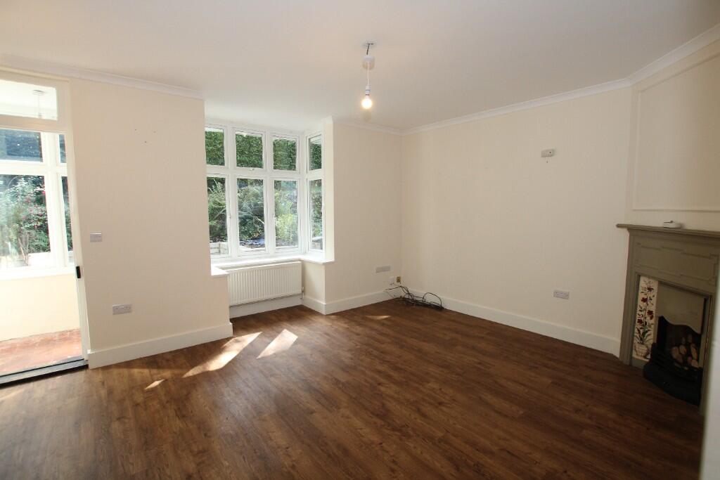 Glen Road, Hindhead, Surrey, GU26 photo 3