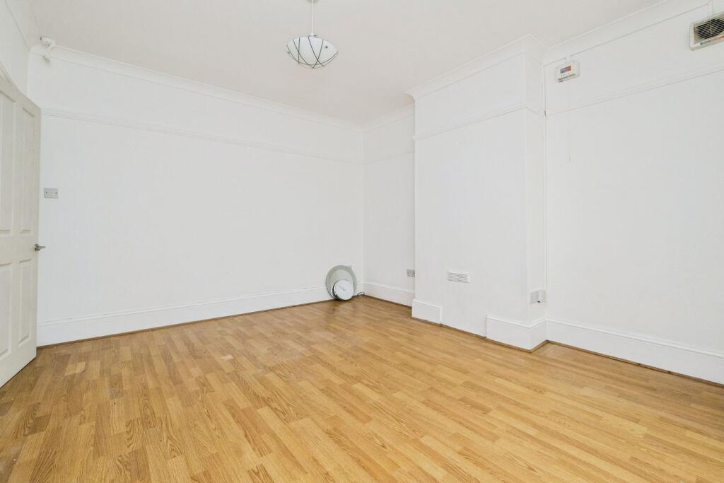 House in London - View 4
