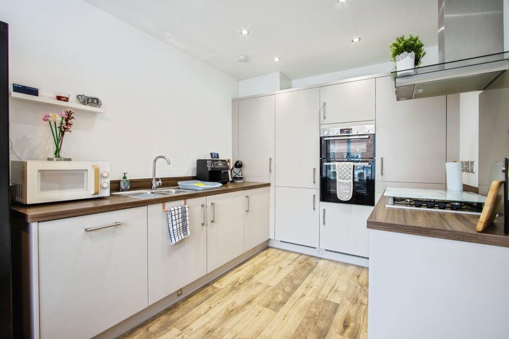 Park Hill Way, Wakefield, WF1 photo 3
