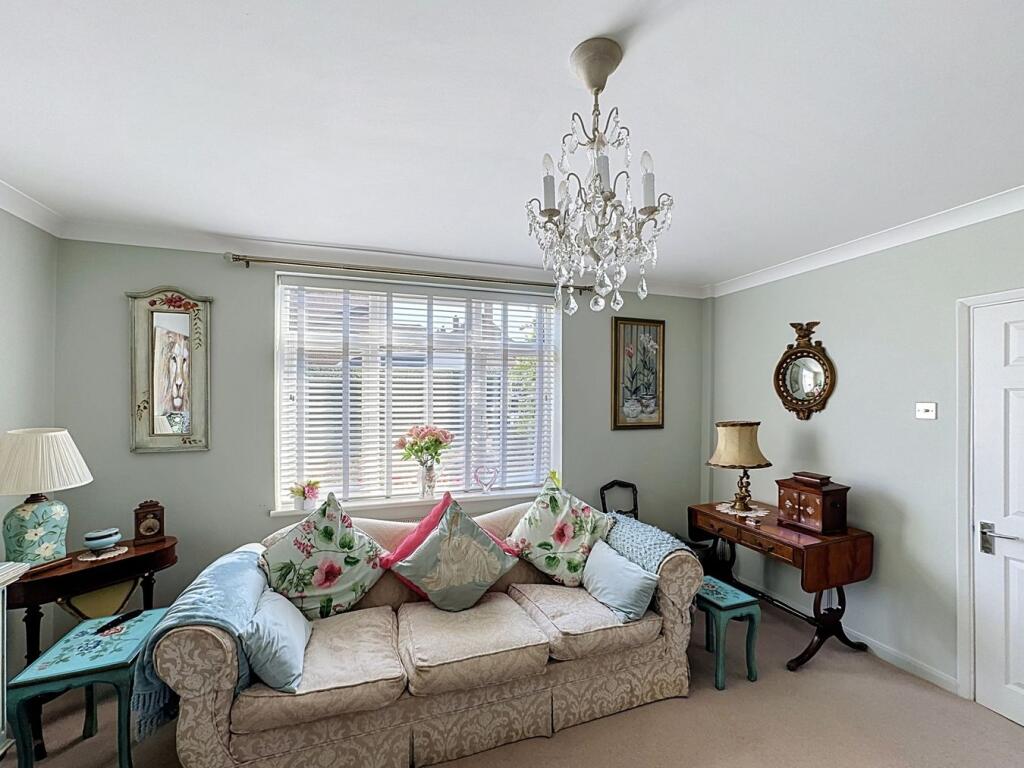 House in Orpington, Poverest, St Mary Cray - View 5