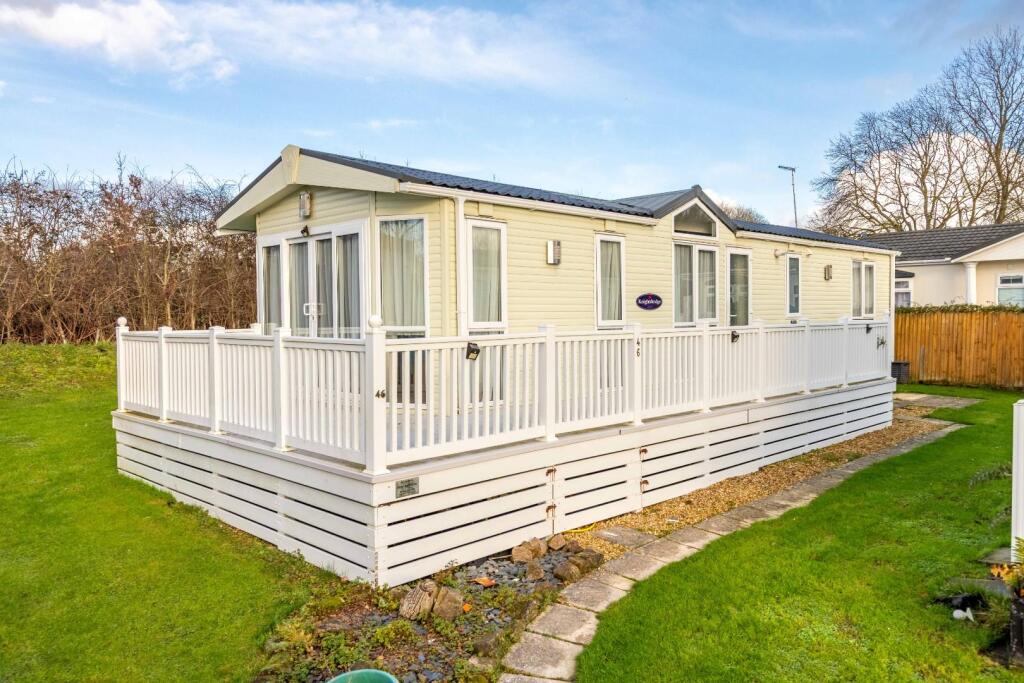 2-bed caravan on Downsview Park, Woodmancote, £98,000