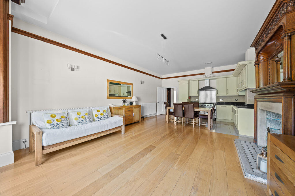 Apartment in Bromley - More