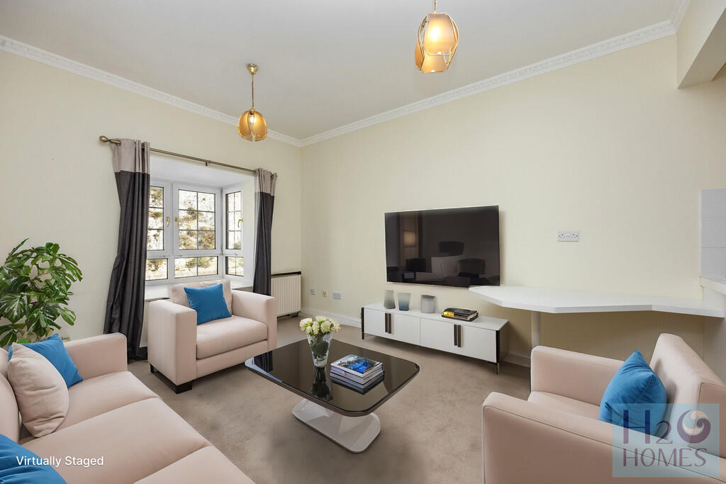1-bed flat on Starboard Court, Brighton Marina Village, Brighton, £220,000