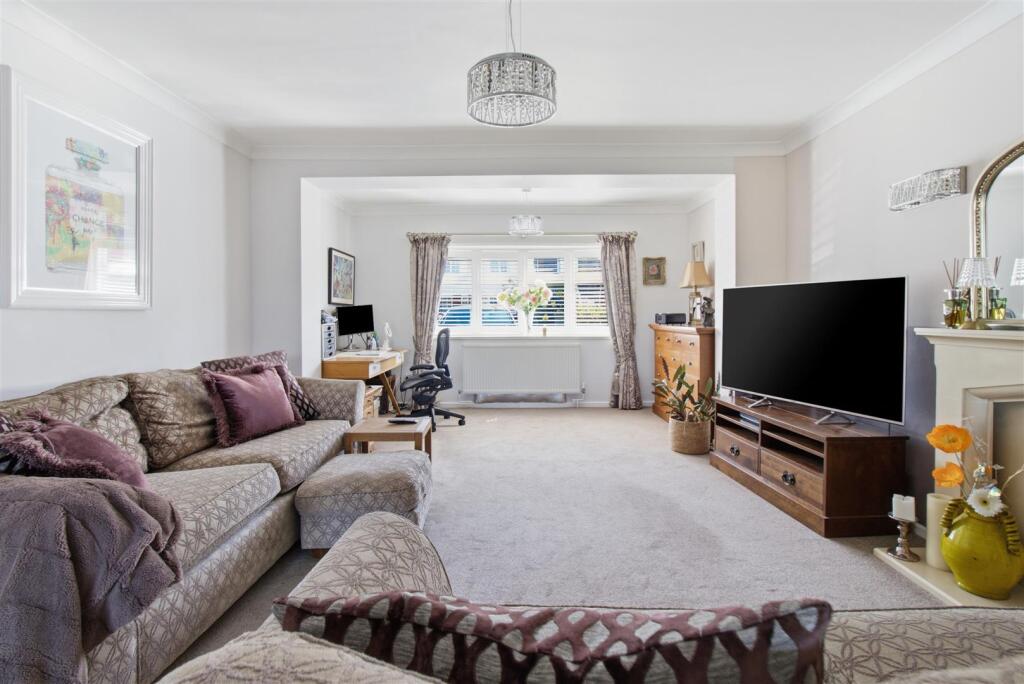 House in Waltham Cross, Hammond Street - View 4