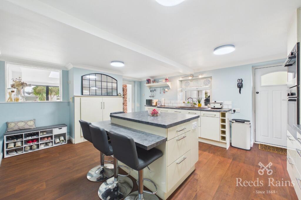 House in Wakefield, Kirkhamgate - View 4