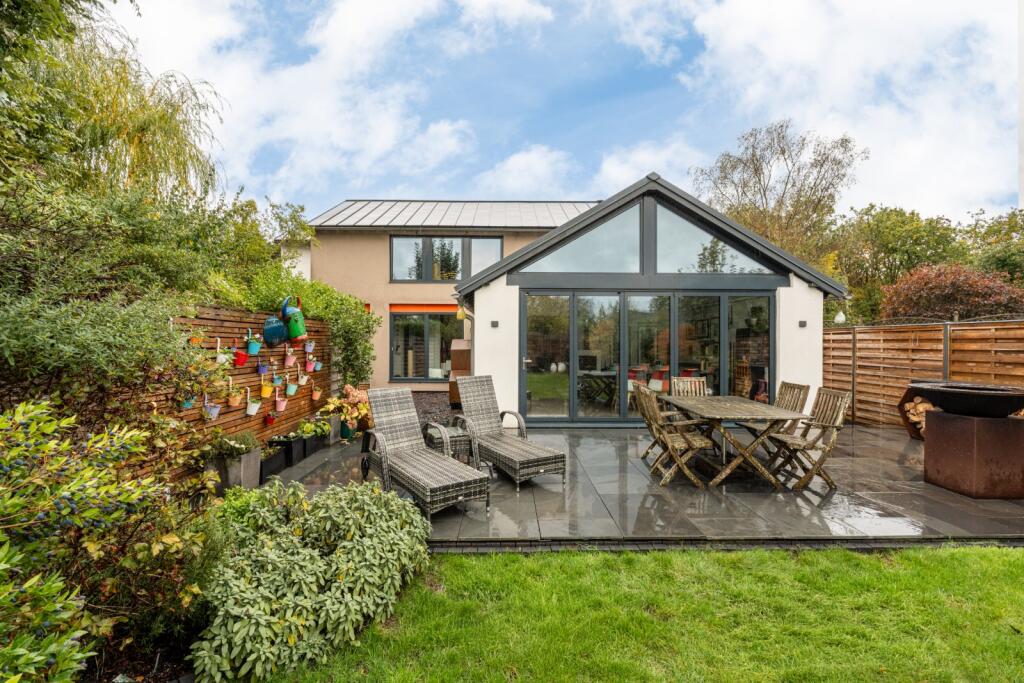 Main image of property: Masons Bridge Road, Redhill, Surrey, RH1