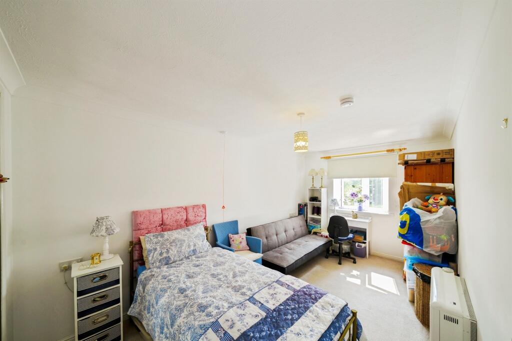 Apartment in Wirral, Liverpool City Region - More