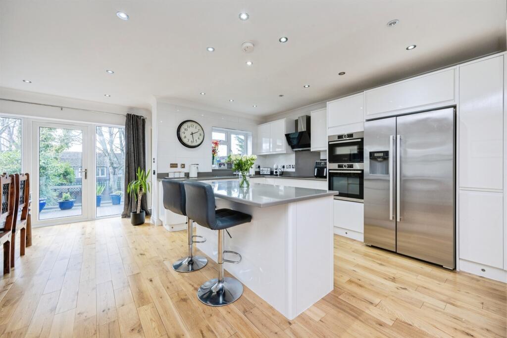 Additional image 3 of Mount Drive, Park Street, St. Albans