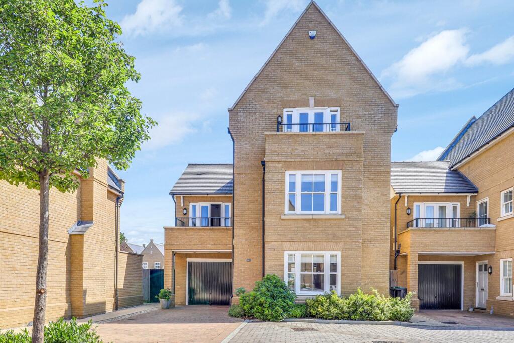 5-bed detached on Gunners Rise, Shoeburyness, SS3, £799,995